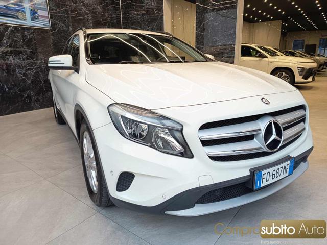 Mercedes-Benz GLA 200 d Automatic 4Matic Premium - foto 2 di 4