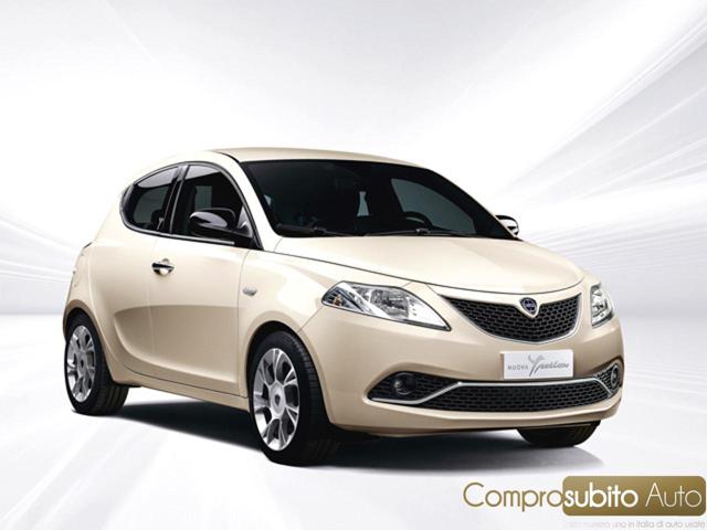 Lancia Ypsilon 1.0 FireFly 5 porte S&S Hybrid Ecochic Gold usato a PRATO