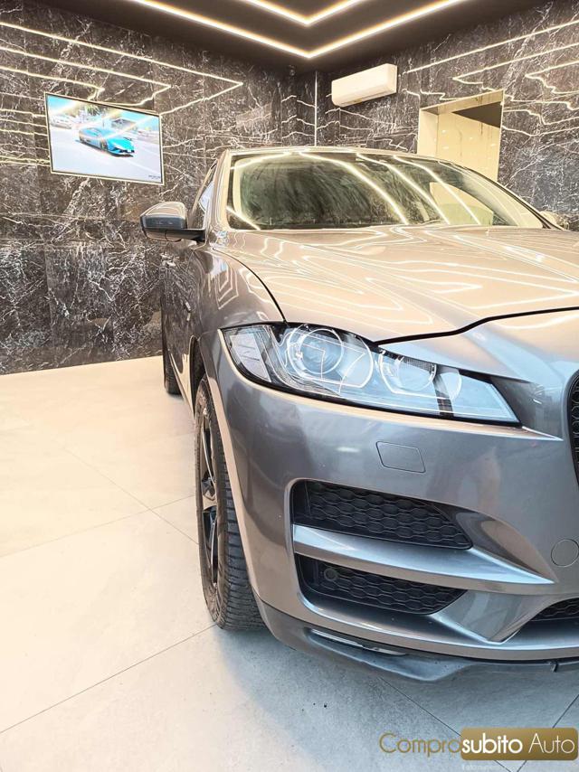 Jaguar F-Pace 2.0 D 180 CV AWD Portfolio - foto 2 di 4