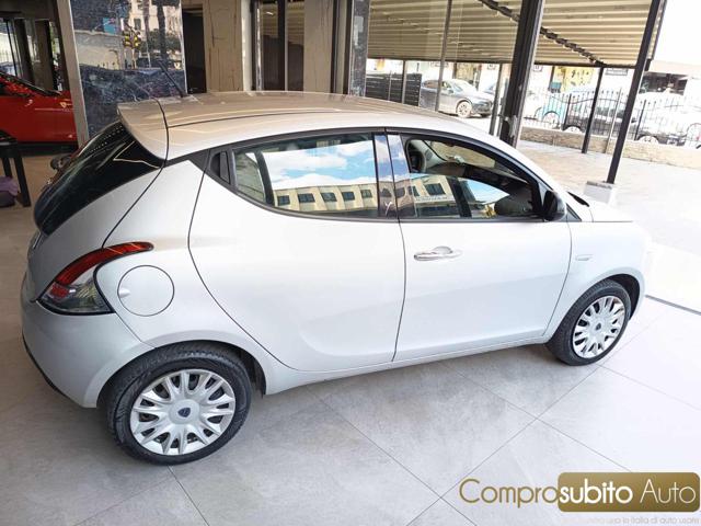 Lancia Ypsilon 1.3 MJT 16V 95 CV 5 porte S&S Silver - foto 3 di 4