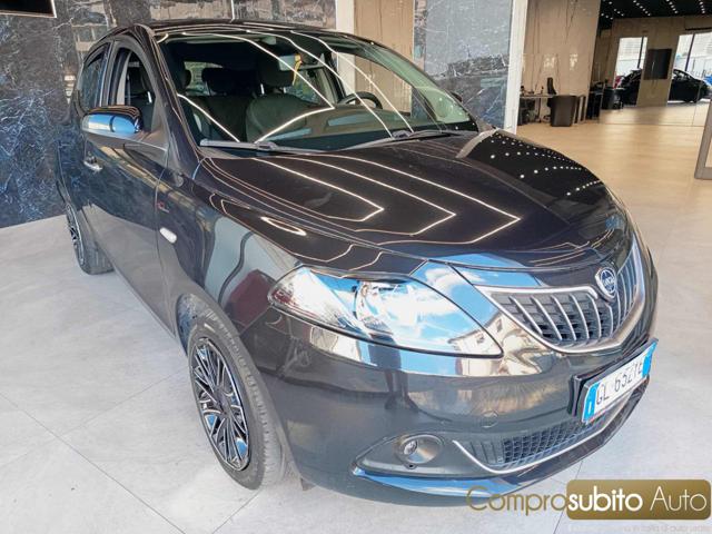 Lancia Ypsilon 1.0 FireFly 5 porte S&S Hybrid Silver Plus - foto 2 di 26