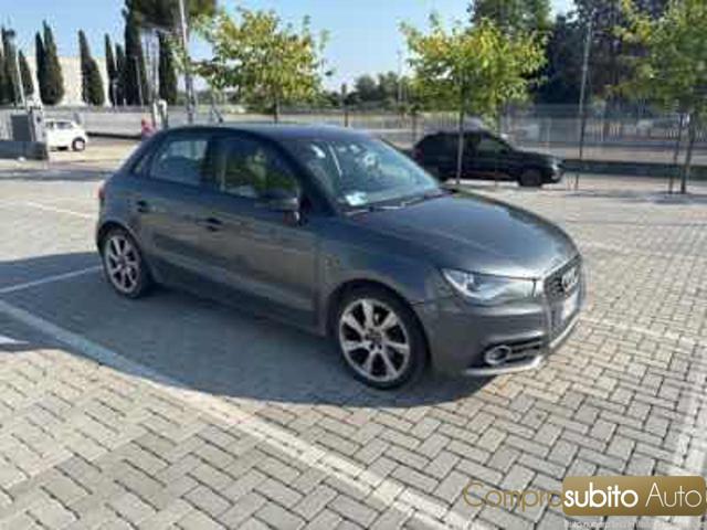Audi A1 SPB 1.6 TDI S tronic Attraction - foto 4 di 6