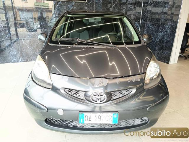 Toyota Aygo 1.0 12V VVT-i 5 porte, del 2010, 144.000 km, in vendita a Prato (PO)