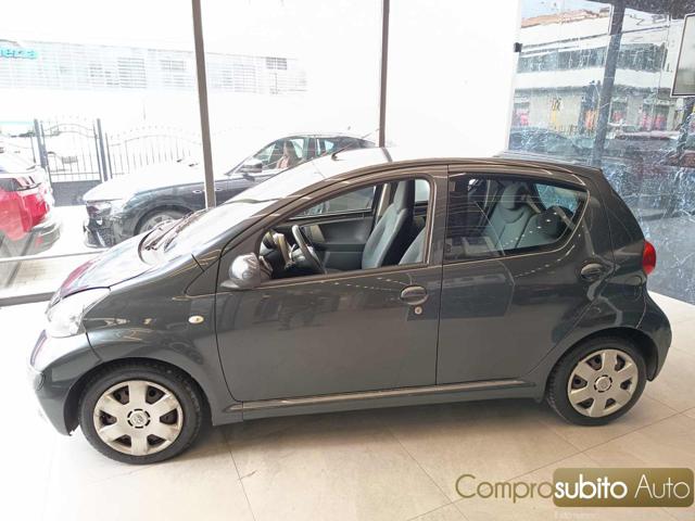 Toyota Aygo 1.0 12V VVT-i 5 porte - foto 4 di 4