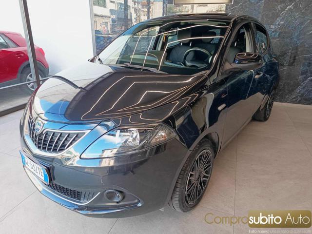 Lancia Ypsilon 1.0 FireFly 5 porte S&S Hybrid Silver Plus - foto 3 di 4