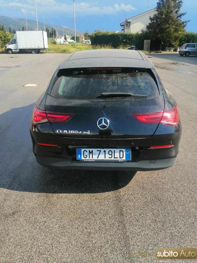 Mercedes-Benz CLA 180 Automatic Shooting Brake Sport - foto 4 di 4
