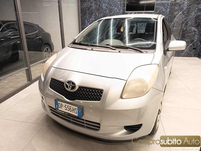 Toyota Yaris 1.0 5 porte - foto 2 di 4