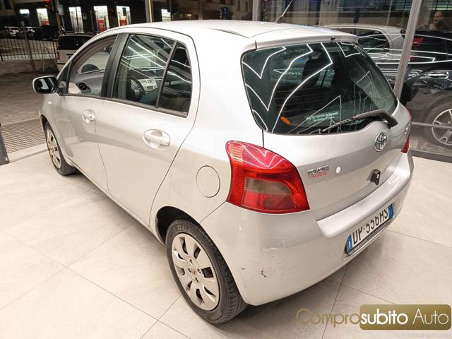 Toyota Yaris 1.0 5 porte - foto 4 di 4
