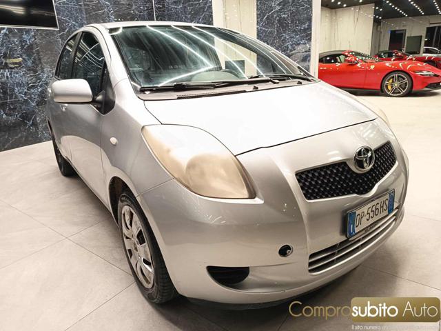 Toyota Yaris 1.0 5 porte - foto 3 di 4