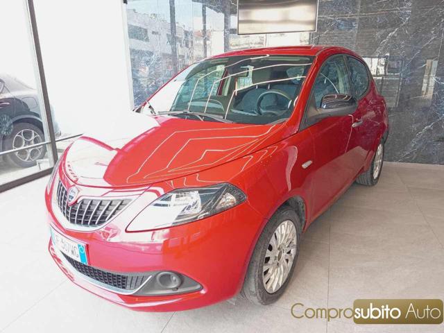 Lancia Ypsilon 1.0 FireFly 5 porte S&S Hybrid Ecochic Gold - foto 2 di 4