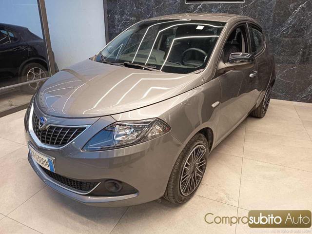 Lancia Ypsilon 1.0 FireFly 5 porte S&S Hybrid Ecochic Silver - foto 2 di 4