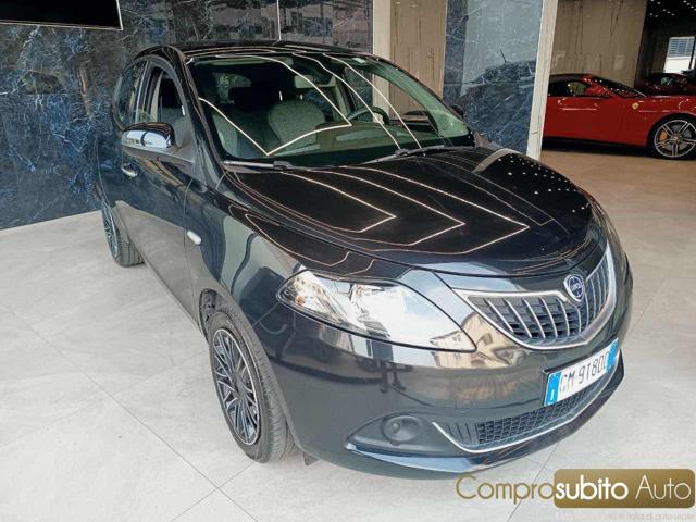 Lancia Ypsilon 1.0 FireFly 5 porte S&S Hybrid Gold Plus - foto 3 di 4