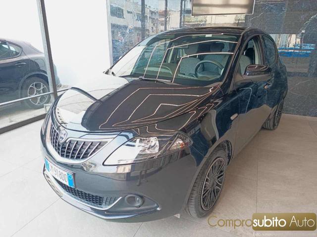 Lancia Ypsilon 1.0 FireFly 5 porte S&S Hybrid Gold Plus - foto 2 di 4