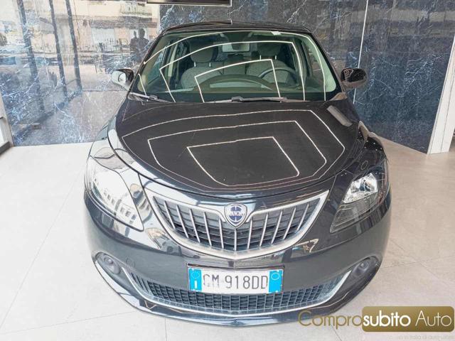 Lancia Ypsilon 1.0 FireFly 5 porte S&S Hybrid Gold Plus, del 2022, 85.000 km, in vendita a Prato (PO)