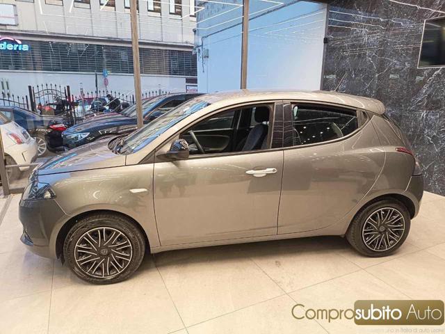 Lancia Ypsilon 1.0 FireFly 5 porte S&S Hybrid Ecochic Silver - foto 4 di 4