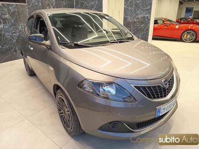 Lancia Ypsilon 1.0 FireFly 5 porte S&S Hybrid Ecochic Silver - foto 3 di 4