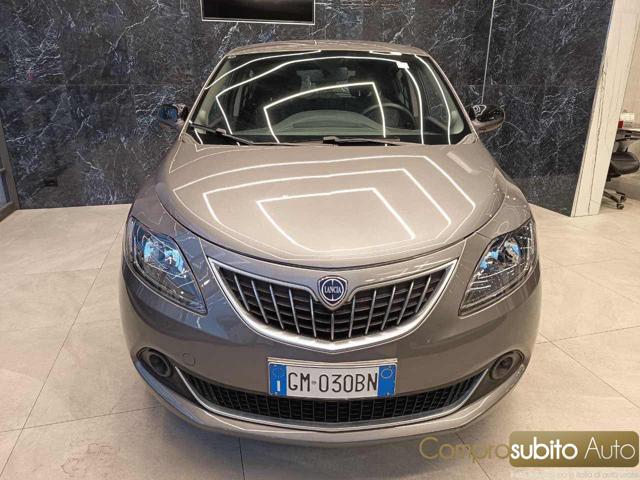 Lancia Ypsilon 1.0 FireFly 5 porte S&S Hybrid Ecochic Silver, del 2022, 68.000 km, in vendita a Prato (PO)