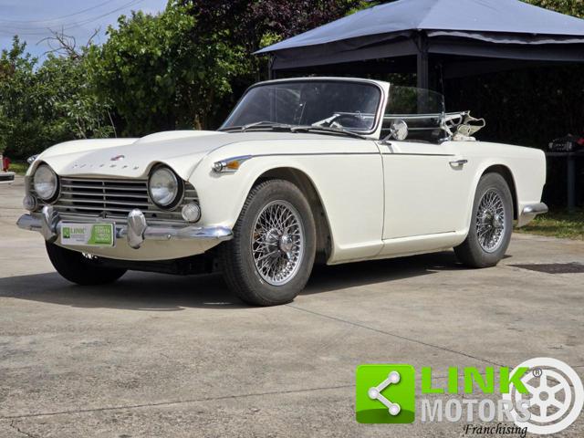 Triumph TR4 A CRS d'epoca a CAVA MANARA