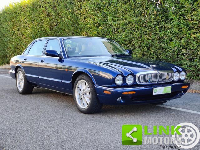 Jaguar XJ8 4.0 V8 32V 284 CV Automatic Executive d'epoca a CAVA MANARA