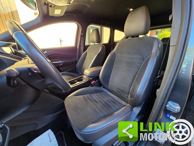 Ford Kuga 2.0 TDCI 150 CV S&S 4WD Powershift ST-Line - foto 4 di 37