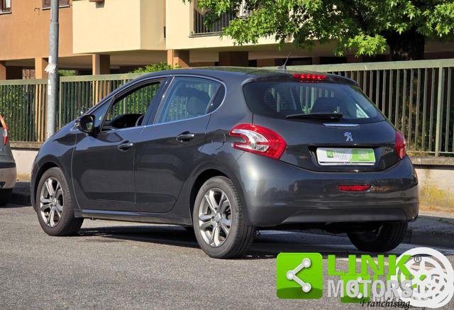 Peugeot 208 Allure 82 cv - foto 3 di 4