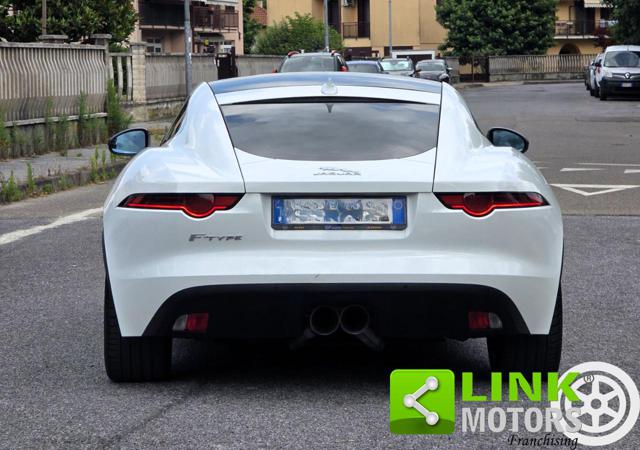 Jaguar F-Type S Coupe 2.0 i4 rwd 300cv auto - foto 2 di 4
