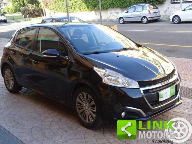Peugeot 208 5 PORTE 1.2 82 CV - foto 3 di 4