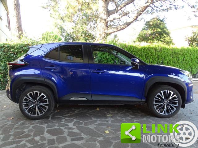 Toyota Yaris Cross 1.5 Hybrid 92cv E-CVT AWD-i Lounge - foto 3 di 4