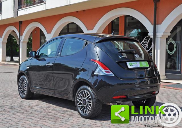 Lancia Ypsilon 1.2 69 CV 5 porte GPL Ecochic Black - foto 3 di 4