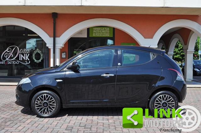 Lancia Ypsilon 1.2 69 CV 5 porte GPL Ecochic Black - foto 2 di 4