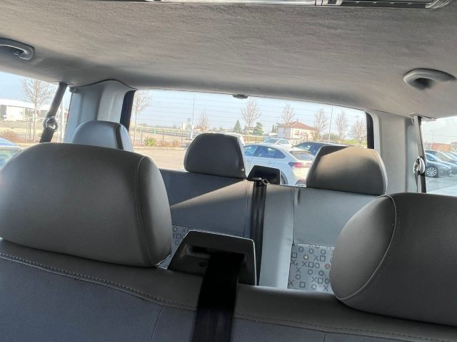 Volkswagen Transporter 1.9 TDI/102CV PC Kombi, del 2007, 199.900 km, in vendita a San Giorgio Piacentino (PC)