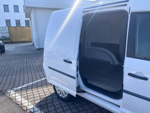 Volkswagen Caddy 1.4 TGI DSG Furgone, del 2016, 197.764 km, in vendita a San Giorgio Piacentino (PC)