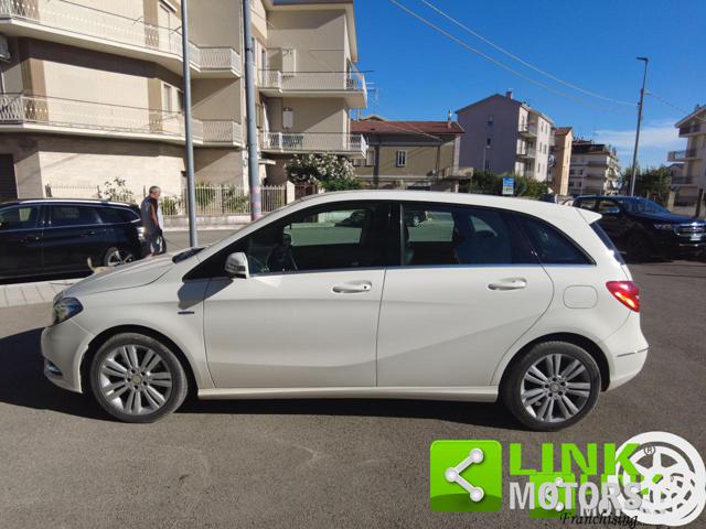 Mercedes-Benz B 200 blu efficiency - foto 4 di 4