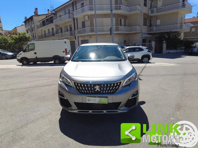 Peugeot 3008 pure tech - foto 2 di 4
