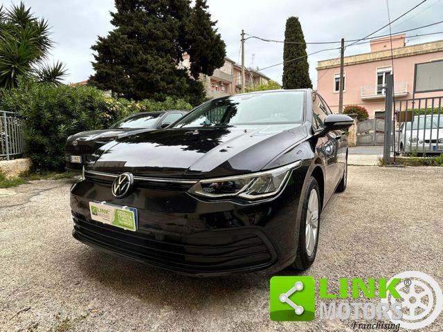 Volkswagen Golf 8 LIFE usato a SIRACUSA