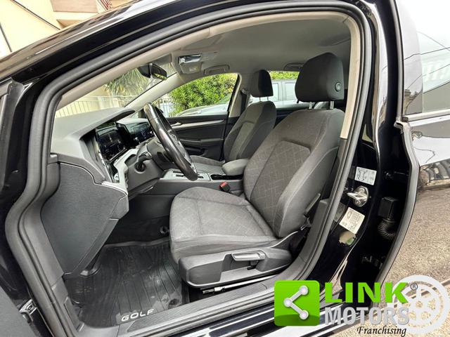 Volkswagen Golf 8 LIFE - foto 2 di 22