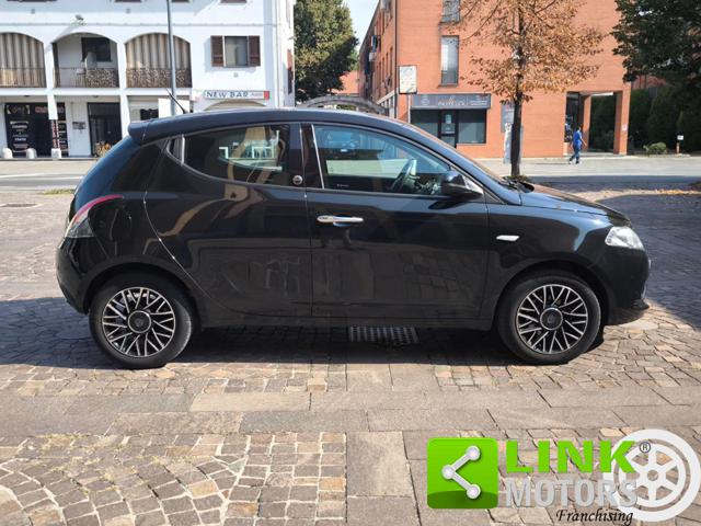Lancia Ypsilon 1.2 69 CV 5 porte GPL Ecochic Black and Noir - foto 3 di 4