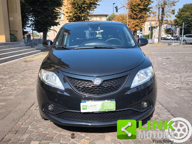 Lancia Ypsilon 1.2 69 CV 5 porte GPL Ecochic Black and Noir - foto 2 di 4