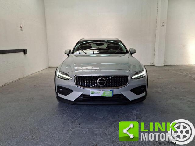 Volvo V60 Cross Country D4 AWD Geartronic Business Plus GARANZIA - foto 2 di 4