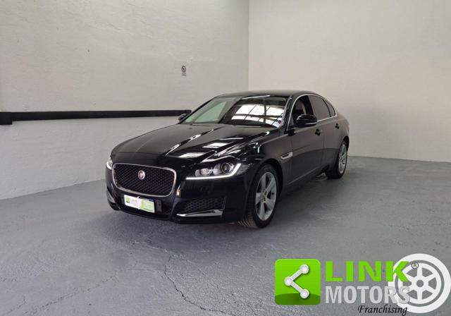 Jaguar XF 2.0 D 180 CV aut. Prestige GARANZIA INCLUSA usato a SEREGNO