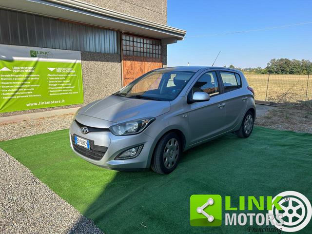 Hyundai i20 BI-FUEL, del 2013, 215.000 km, in vendita a Vercelli (VC)