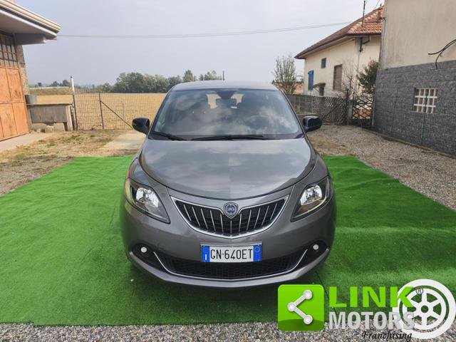 Lancia Ypsilon ECO CHIC GOLD - foto 2 di 4