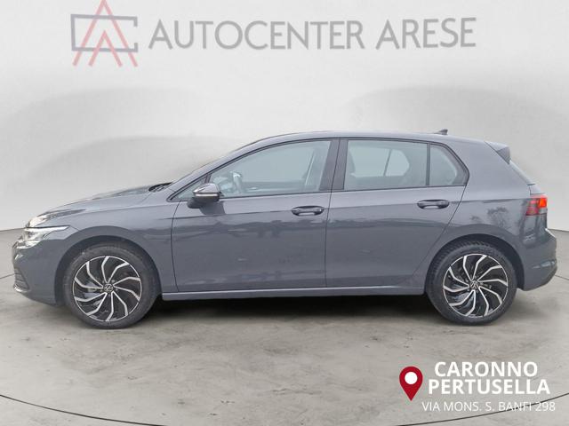 Volkswagen Golf 1.0 eTSI EVO DSG Life, del 2024, 6.300 km, in vendita a Milano (MI)