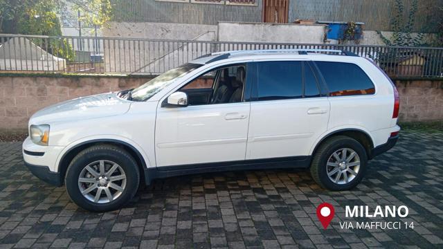 Volvo XC90 D5 AWD Geartronic Executive 7 posti/gancio traino - foto 2 di 4