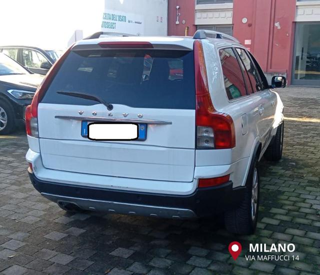 Volvo XC90 D5 AWD Geartronic Executive 7 posti/gancio traino, del 2011, 259.000 km, in vendita a Milano (MI)