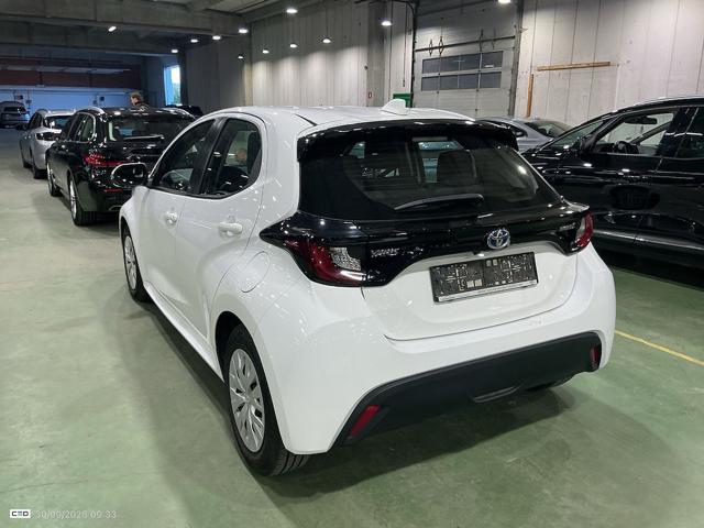 Toyota Yaris 1.5 Hybrid 5 porte Business GANCIO TRAINO - foto 2 di 4