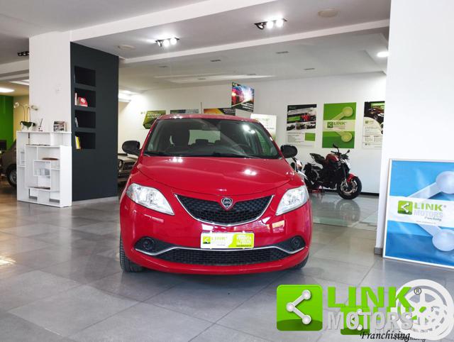 Lancia Ypsilon ECOCHIC GOLD - foto 2 di 4