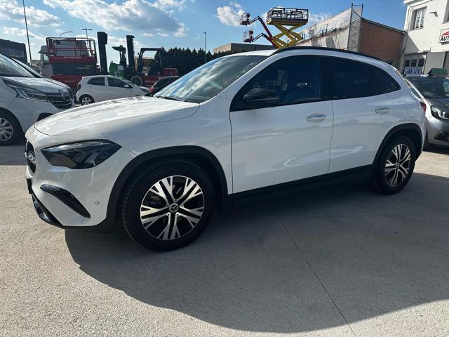 Mercedes-Benz GLA 200 d Automatic Progressive Advanced Plus usato a CASTENASO