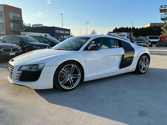 Audi R8 4.2 V8 FSI quattro R tronic usato a CASTENASO