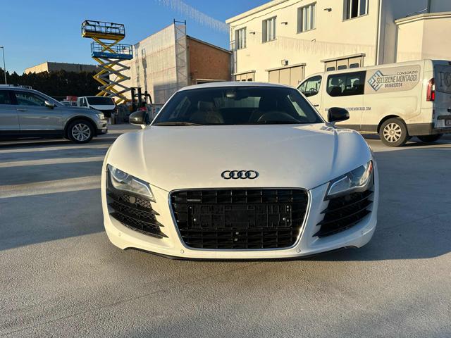 Audi R8 4.2 V8 FSI quattro R tronic - foto 2 di 4